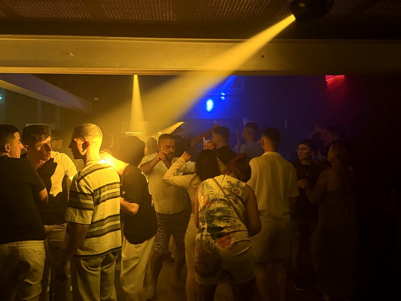 La foule en pleine soirée